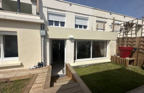 Aménagement de Jardin Cocooning avec Jacuzzi et Pergola