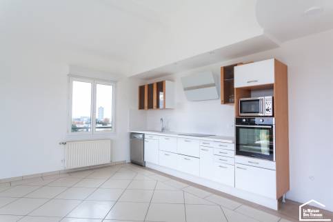 Rénovation complète de cet appartement en style blanc épuré, Champagne au Mont D'Or