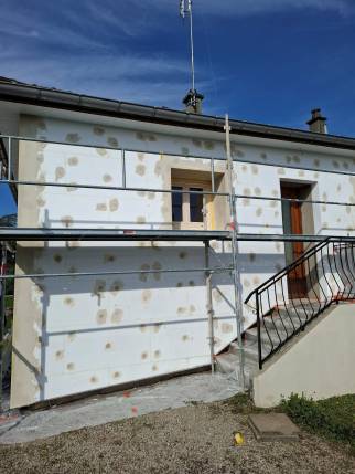 Travaux de rénovation énergétique de maison - Ambérien-en-Bugey 01500