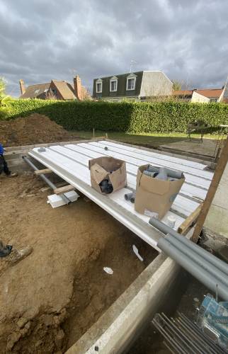 Implantation des réseaux et préparation coulage de la dalle isolée 