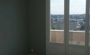 Pièce de vie - Appartement rénové mis à neuf avec carrelage impression parquet à Nantes (44)