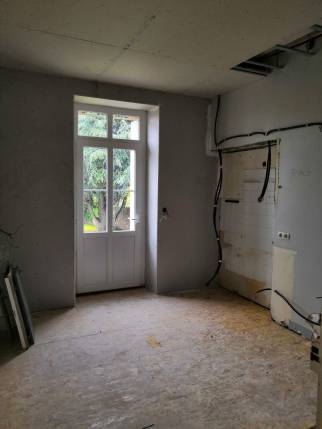 Remplacement à neuf des planchers bois par un plancher OSB, Isolation des mur et plafonds, plaque de plâtre, installation électrique neuve