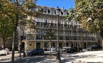 Rénovation d'une façade d'un immeuble à Paris étoile