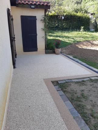 Création de terrasse en moquette de pierre - Montluel 01120