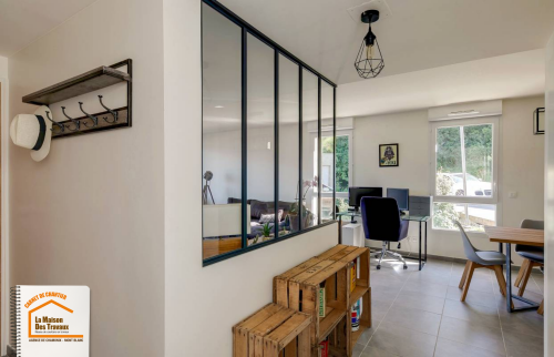 rénovation chalet Megève, décloisonnement intérieur, baie vitrée PVC sur-mesure, chauffage au sol rénovation, courtier travaux Haute-Savoie