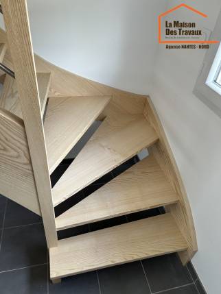 installation escalier bois tournant nantes