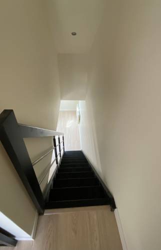 Application peinture noire escalier 