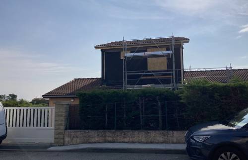 Surélévation de toiture pour agrandissement d'une maison située dans l'ouest lyonnais