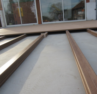 Pose d'une terrasse en bois composite