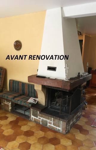 Salon salle à manger et ancienne chminée avant travaux de rénovation à Crozon (29160)