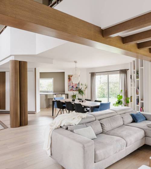 Rénovation terminée pièce de vie – Maison rénovée avec ambiance bois à Bruz