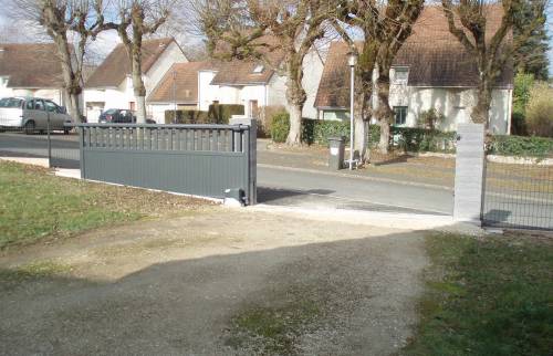 Portail ALU coulissant à ST GERVAIS LA FORET (41)