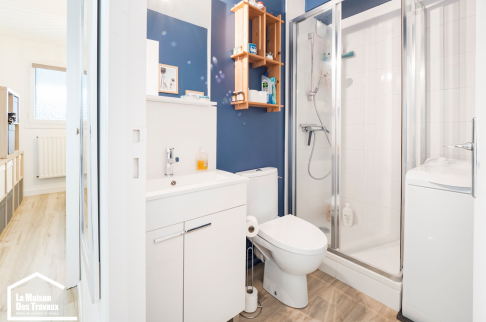 Espace optimisé dans la salle de bain 