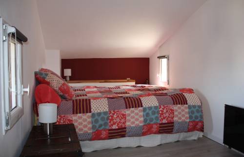 Chambre spacieuse et lumineuse sous les toits