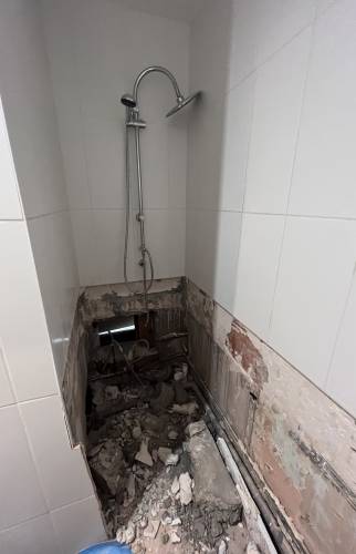 Dépose du carrelage et réparation de la fuite - carreleur 73, maçon 73, plombier 73, plaquiste 73