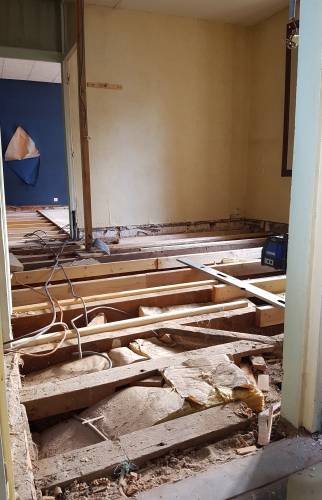 Avant travaux : dépose complète de l'ancien parquet en bois massif