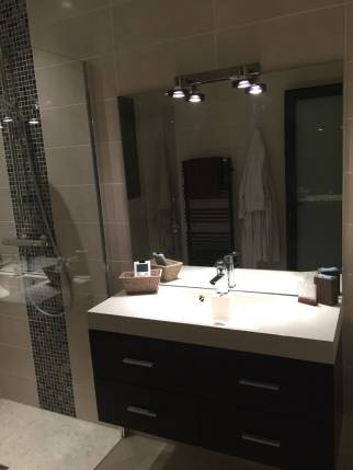 Pose d'un nouveau meuble vasque
