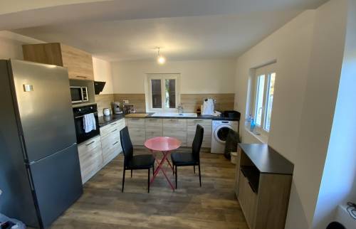 Cuisine blanche moderne La Maison Des Travaux Ales