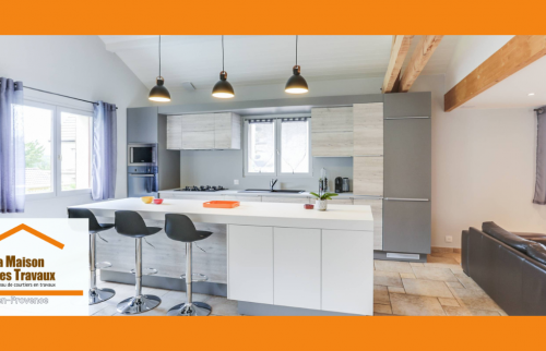 Un espace de vie spacieux, baigné de lumière, réaménagé pour plus de convivialité et de style.