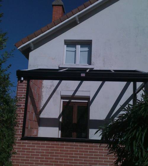 Extension de maison avec véranda contemporaine en aluminium noir à Courrières.