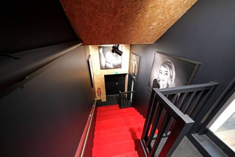Cage d'escalier aménagée d'un studio photo professionnel - Cholet 49