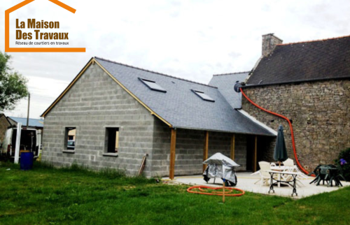 AVANT Côté arrière de l'extension garage et pose de la couverture - pose des menuiseries