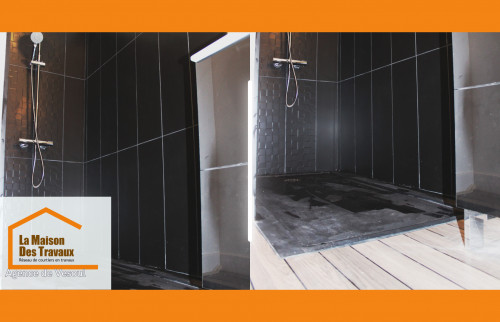 Douche à l’italienne contemporaine, carrelage noir élégant – rénovation d’appartement près de Héricourt par La Maison Des Travaux.