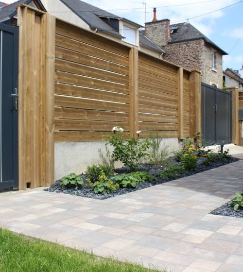 Aménagement de jardin paysager avec allées en pierre de Bourgogne et changement de portail à Vauréal (95490)- 