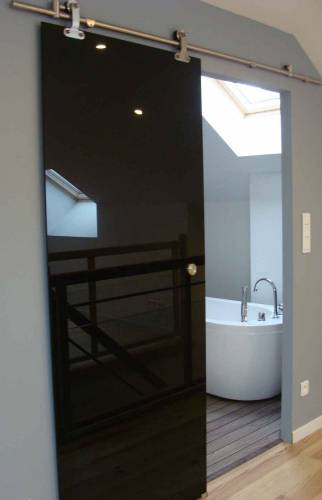 Porte coulissante et baignoire sabot à Dannemarie