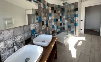 Douche à l'italienne et les 2 vasques