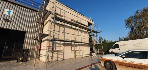 Travaux de ravalement de façade sur locaux professionnels en cours - Brie-Comte-Robert 77170