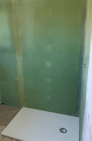 Rénovation de salle de bain - assainissement des murs et installation receveur de douche - Bourg-en-Bresse 01