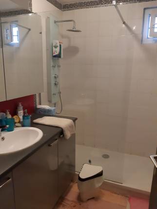 Salle de bain avant travaux de rénovation - Meximieux 01