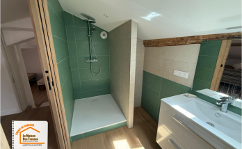 rénovation salle d’eau Moûtiers, La Maison des Travaux Moûtiers, rénovation complète Savoie, salle de bains design Albertville, courtier en travaux Savoie