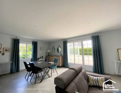 Salle à manger maison familiale en bord de mer à Damgan