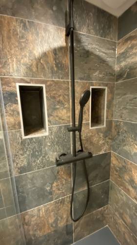 Rénovation de salle de bain avec faïence Bali et niches murales - Saint Nicolas de la Grave 82210