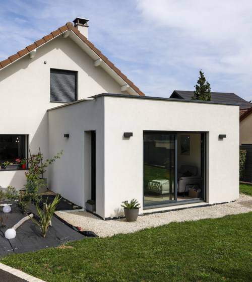 vue extérieure de l'extension, en harmonie avec la maison existante