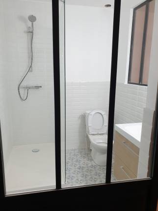 Matériaux de salle de bain faciles à entretenir