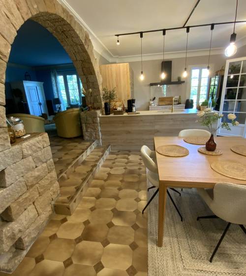 Cuisine dans les tons beiges La Maison Des Travaux Alès