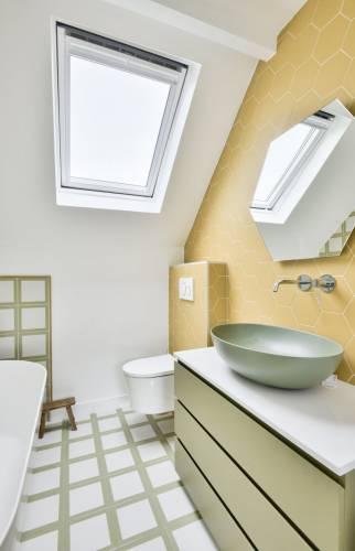 Salle de bain à la peinture vitaminée