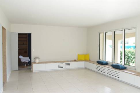 Rénovation de maison avec mobilier sur mesure dans le salon -  Lattes (34970)