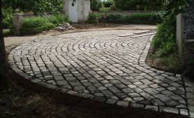 Pose pavés de pierre finie à CHAMBON SUR CISSE (41)
