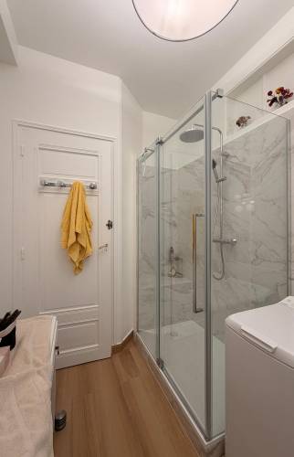 Salle de bain modernisée à Paris 17