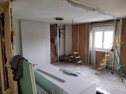 Travaux d'isolation thermique et phonique de l'appartement en cours
