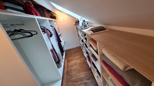 Aménagement du dressing en soupente