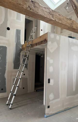 Travaux de placo et aménagement de la mezzanine dans cette rénovation de grange près de Voiron.