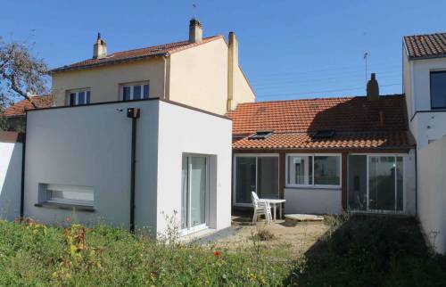 Rénovation intérieur + extension (bardage bois et enduit) d'une maison à Rezé (44)