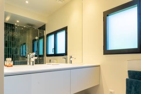 Extension pour créer une suite parentale de plain pied : zoom sur la salle de bain - Chasselay (69380) 