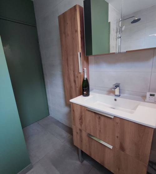 pose d'un meuble vasque bois