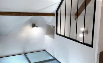 espace bureau avec verrière et plancher verre et acier 